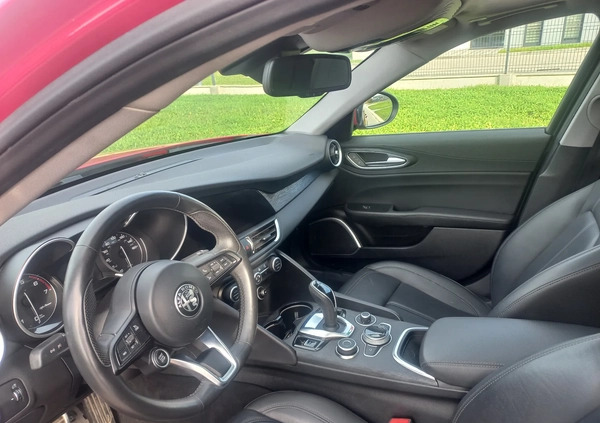 Alfa Romeo Giulia cena 114000 przebieg: 34000, rok produkcji 2020 z Mielec małe 67